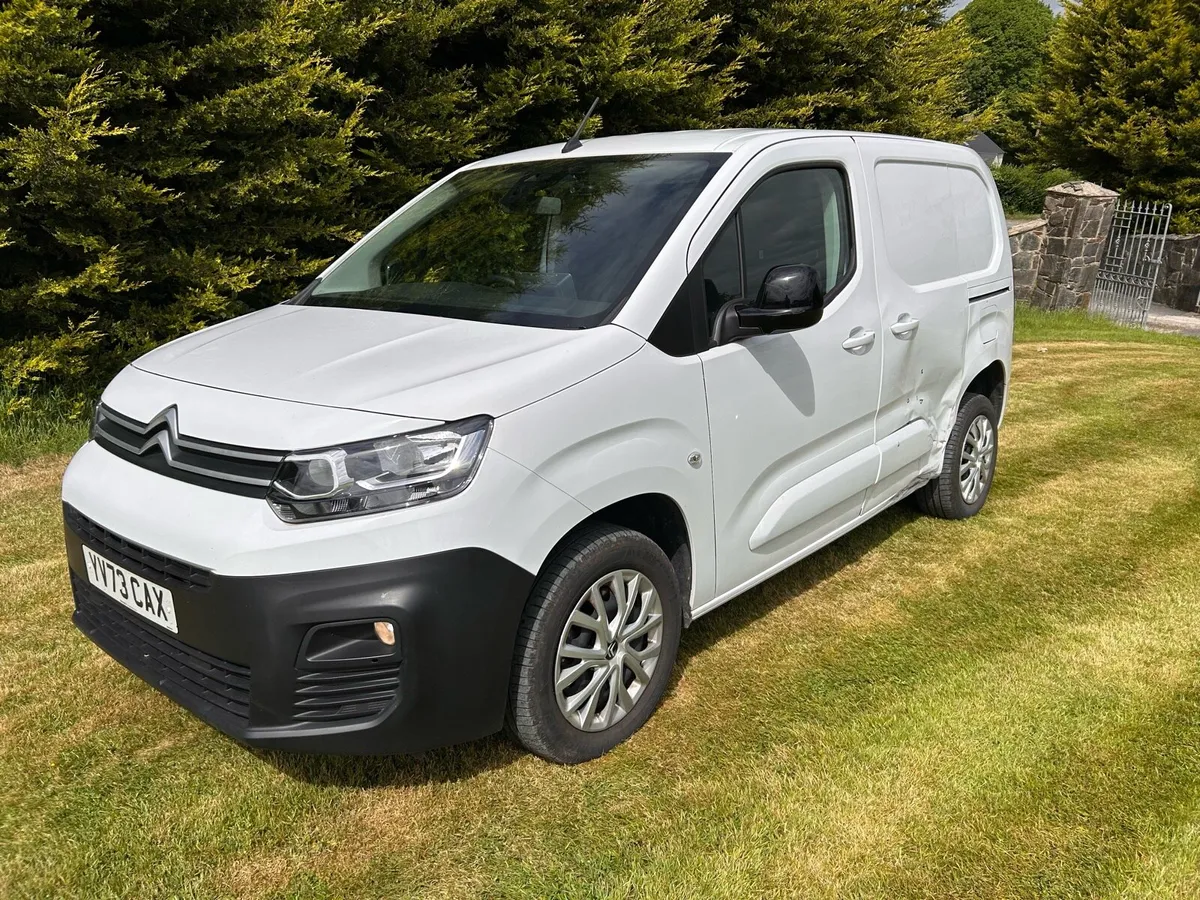 2024 Citreon Berlingo damaged - Image 2