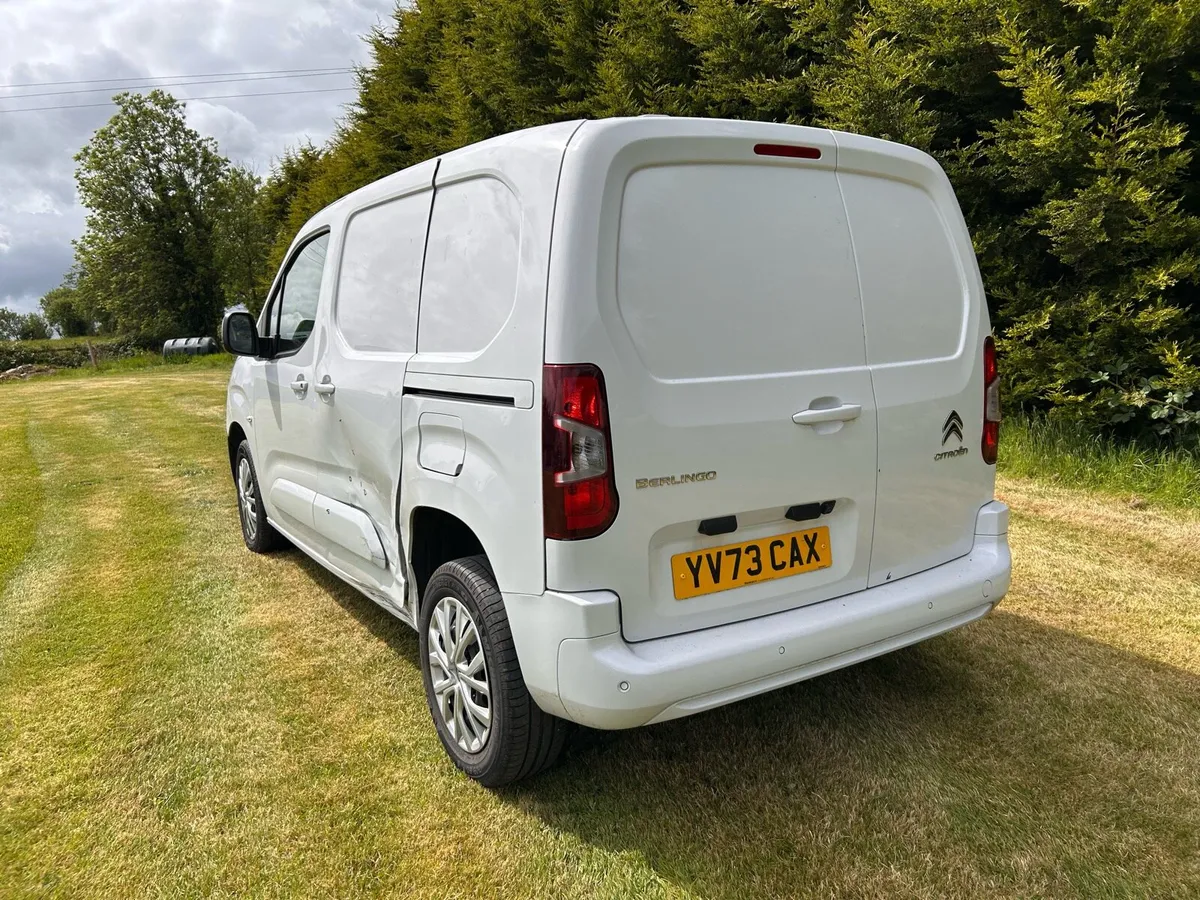 2024 Citreon Berlingo damaged - Image 4