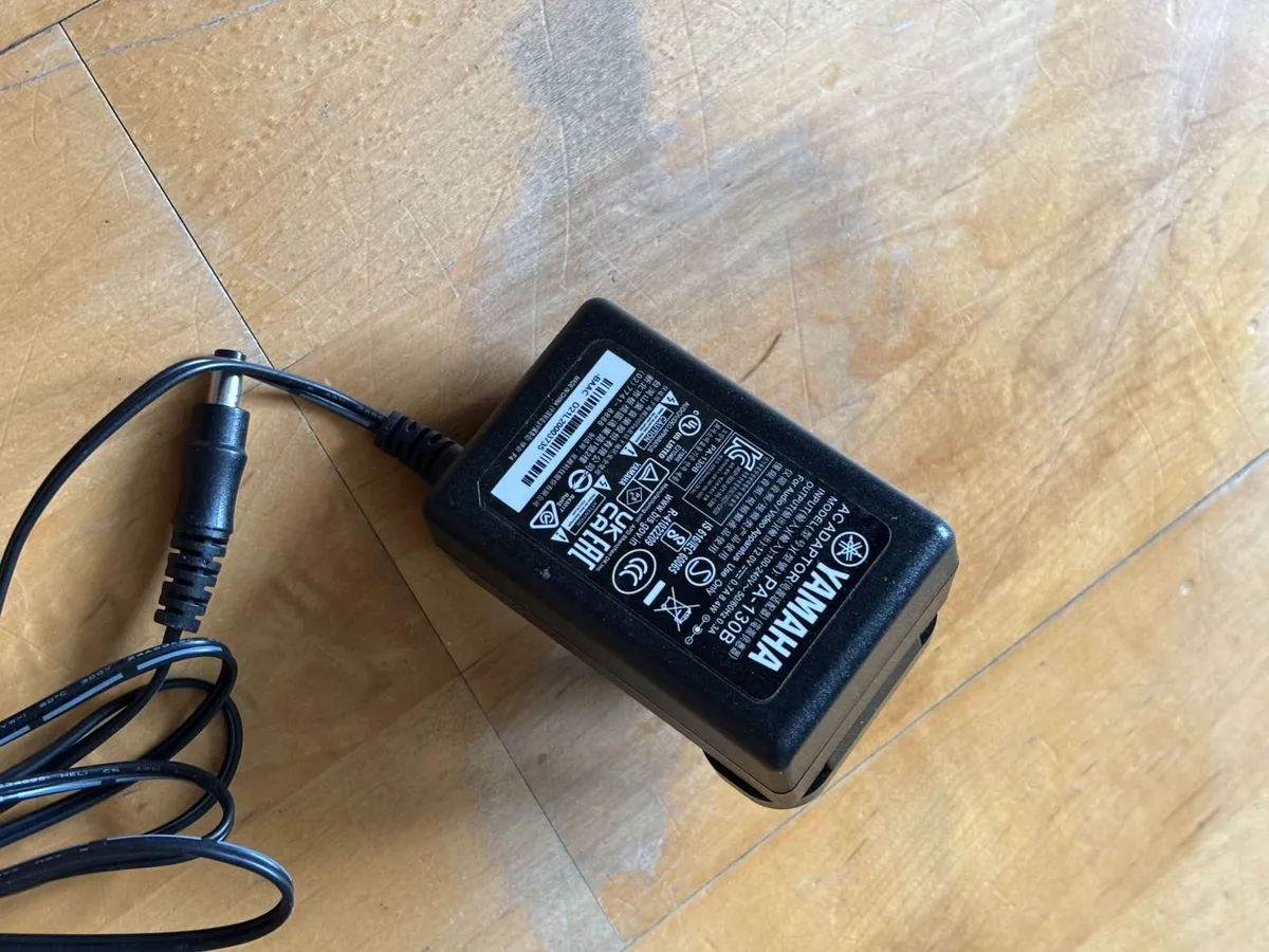 Yamaha keyboard PSR-F52 - Image 2
