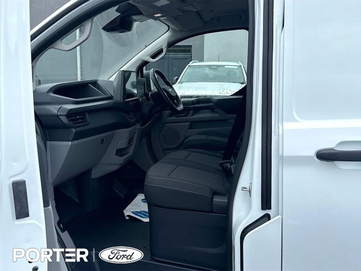 Ford Transit Custom *PHEV* *AUTO* *TREND* L1 2.5 2 - Image 4