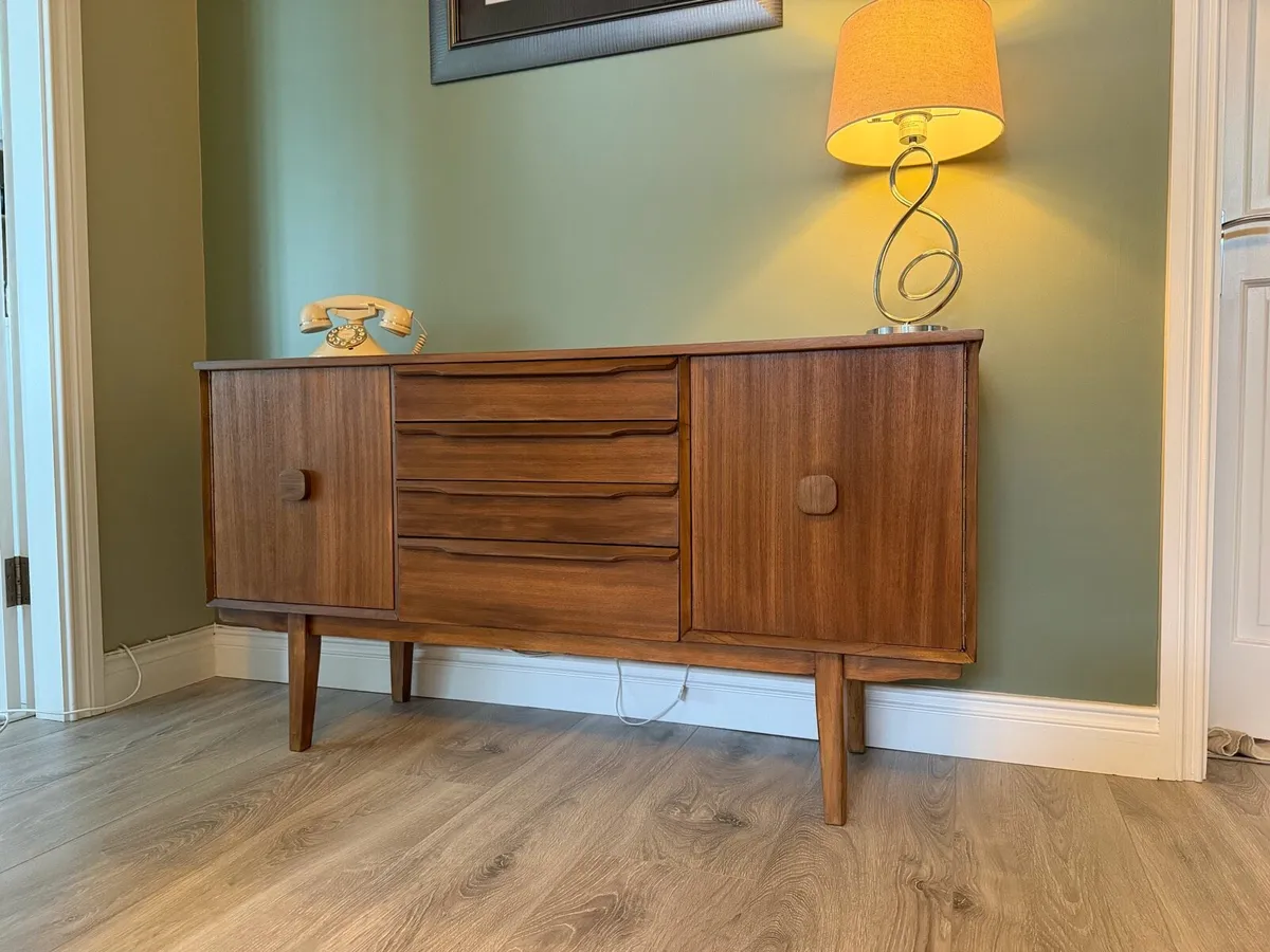 Refinished sideboard - Image 4