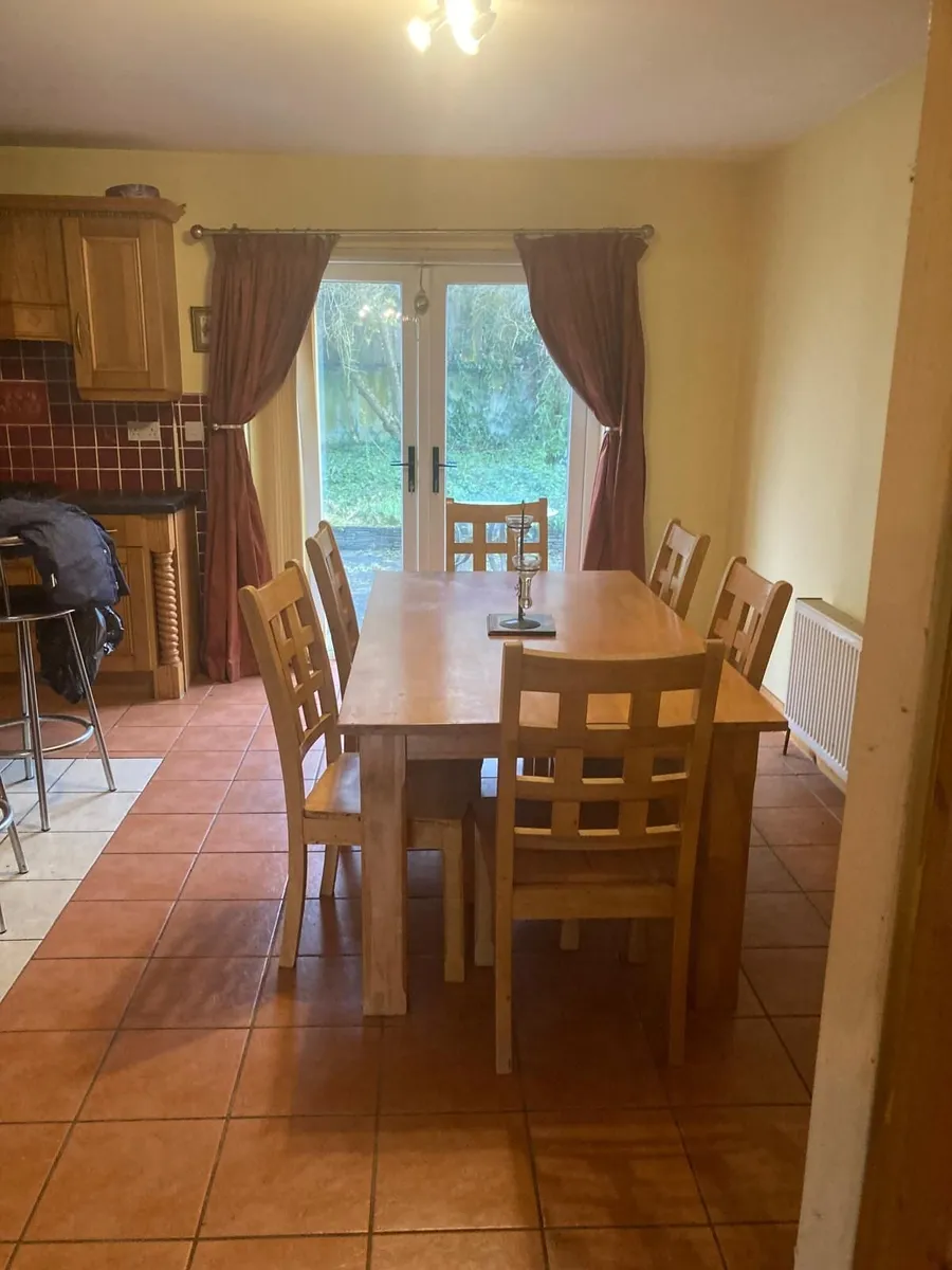 Table and a chairs - Image 1