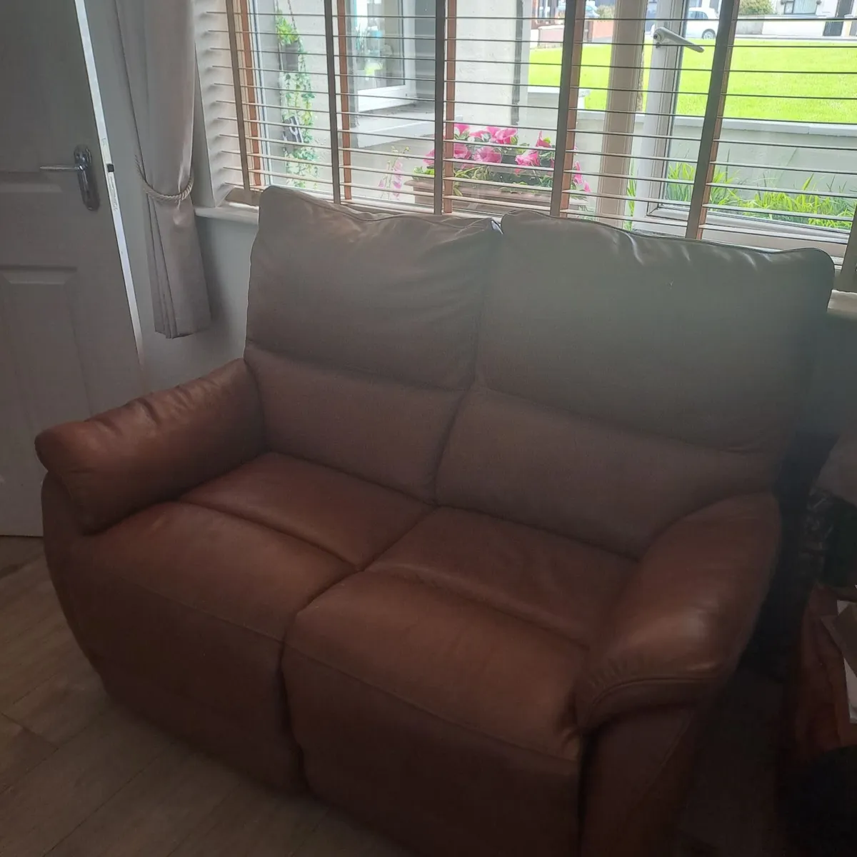 2 seater electric recliner - Image 2