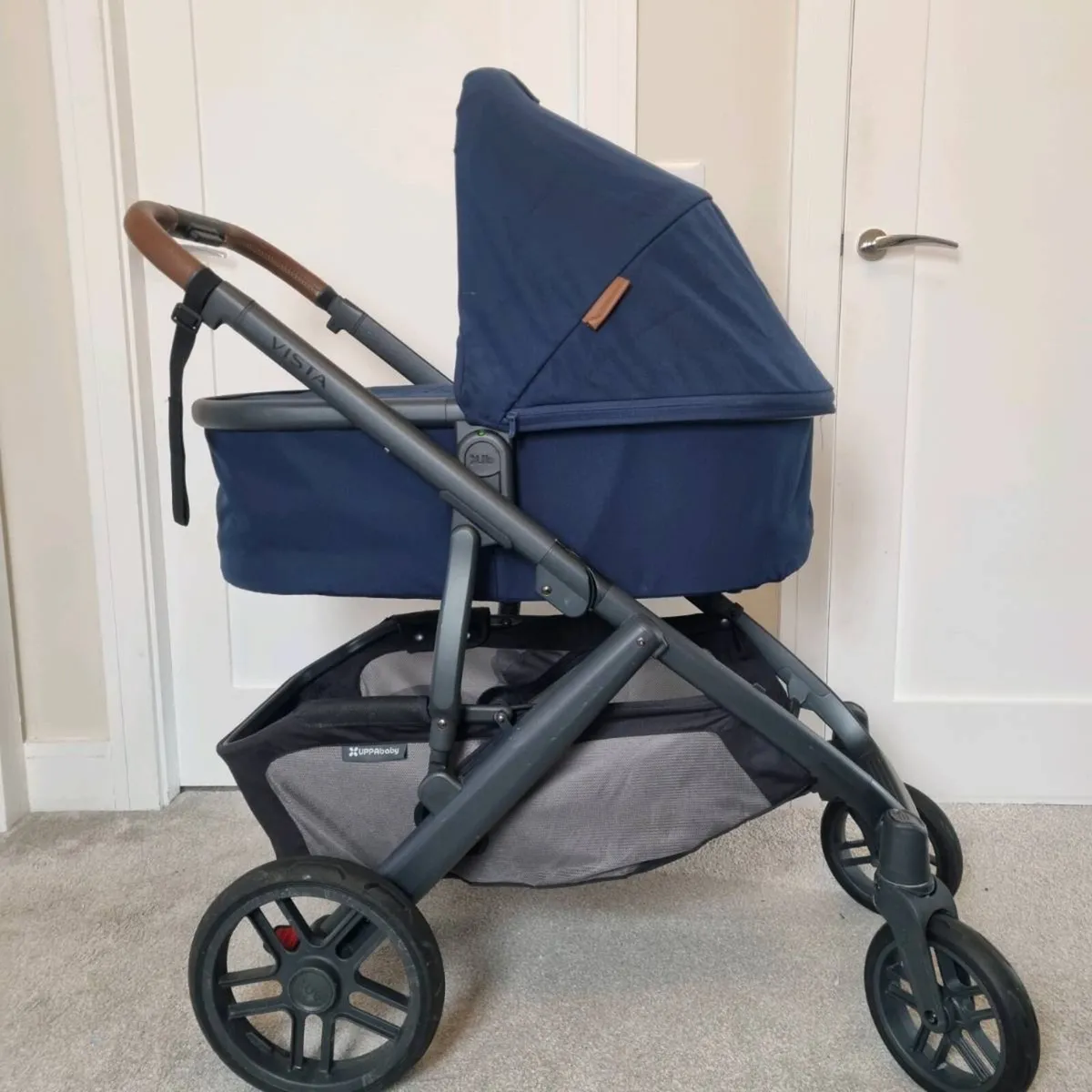 Uppababy vista v2, shnuggle bath, nappy bin - Image 1