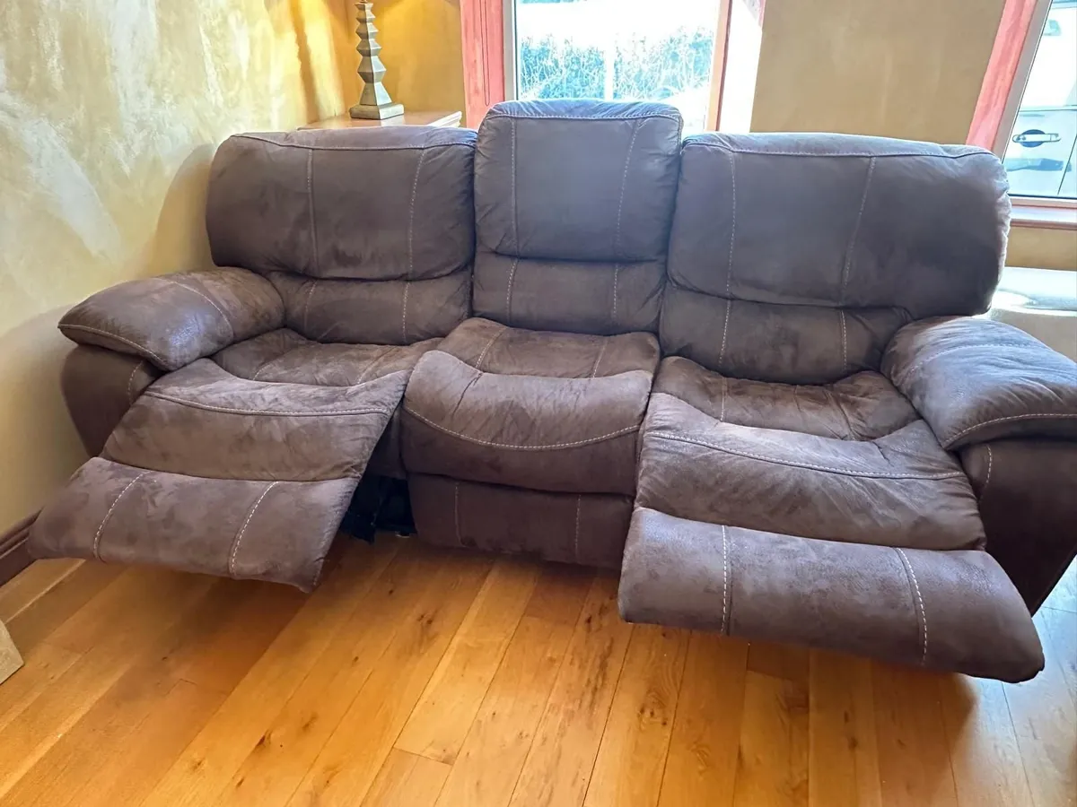 Reclining Sofa and 2 reclining armchairs - Image 2