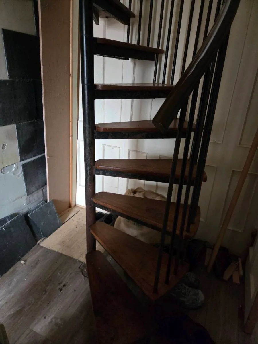 Spiral staircase - Image 2