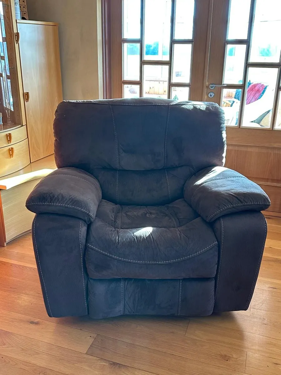 Reclining Sofa and 2 reclining armchairs - Image 3