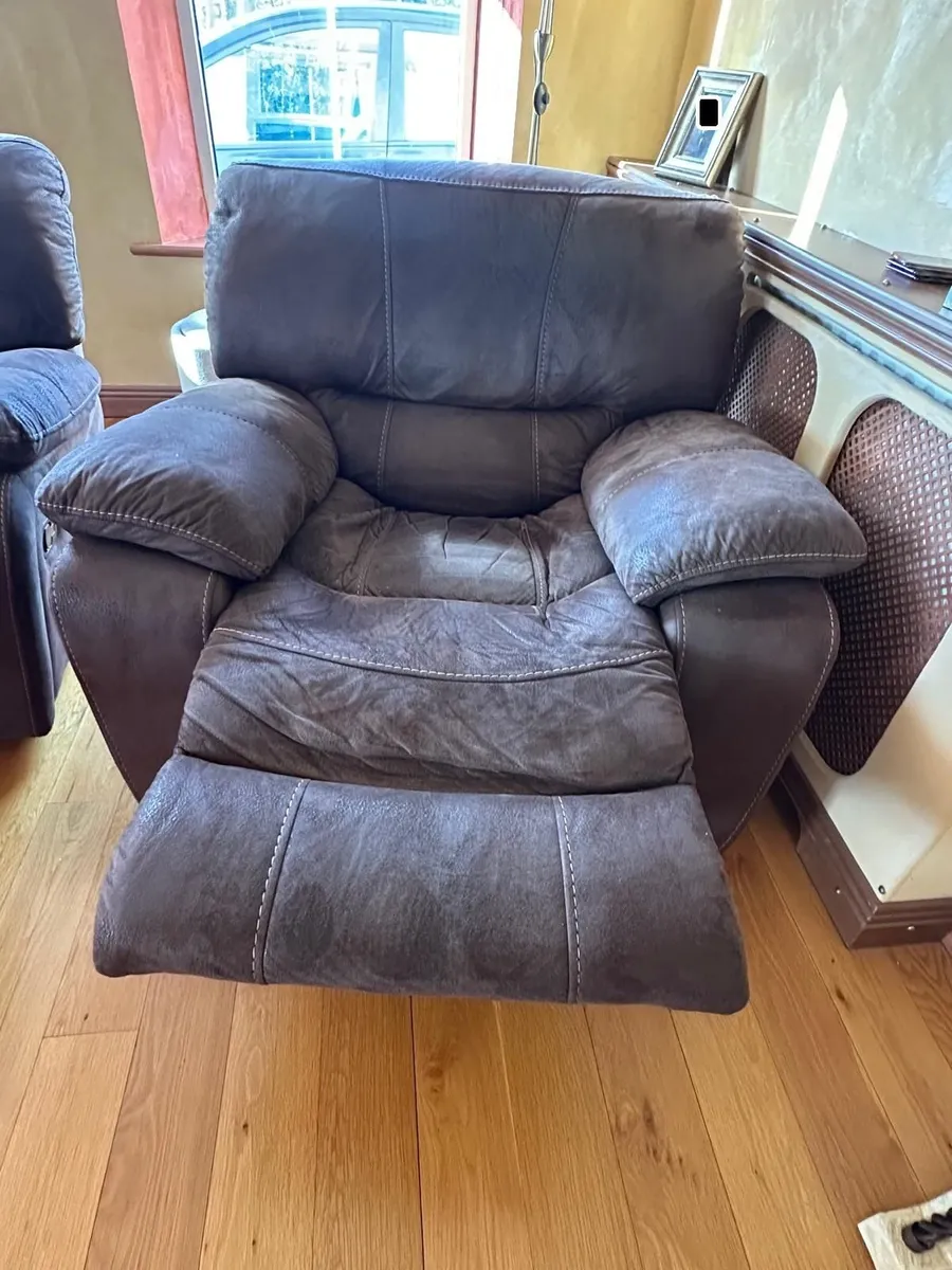 Reclining Sofa and 2 reclining armchairs - Image 4