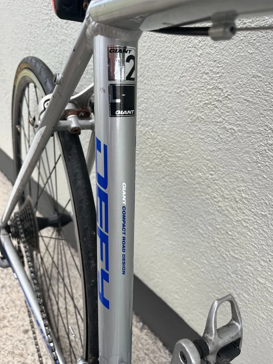 Giant Defy 2 Road Bike - Image 2