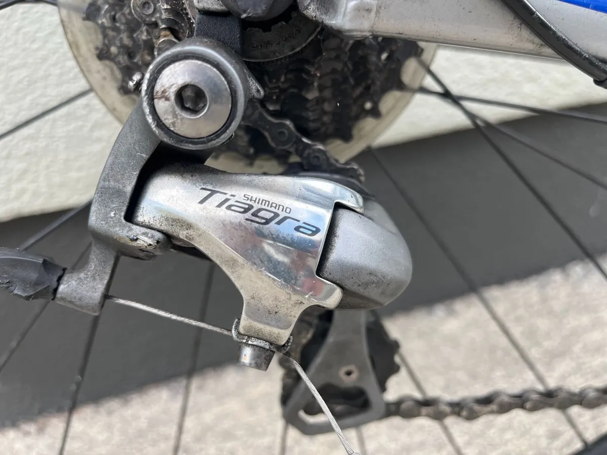 Giant Defy 2 Road Bike - Image 3