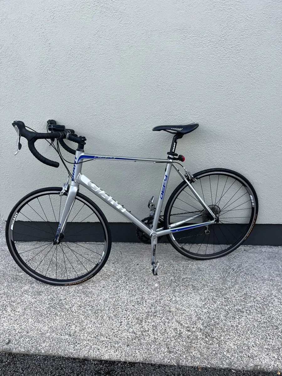 Giant Defy 2 Road Bike - Image 4