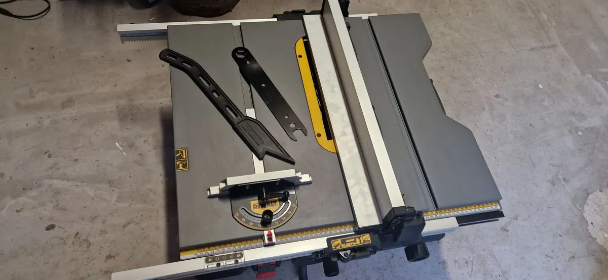 Dewalt dwe7492 250mm tablesaw 240v - Image 2