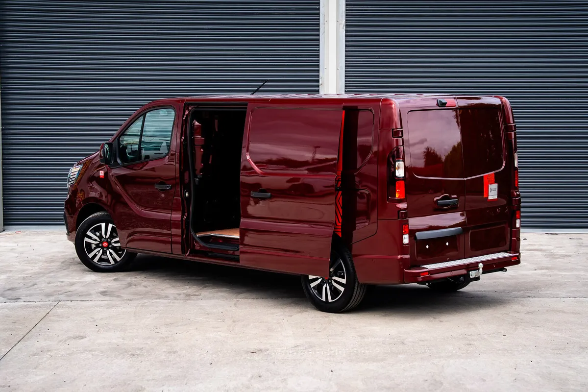 2026 Renault Trafic Exclusive Carmen Red Auto170HP - Image 3