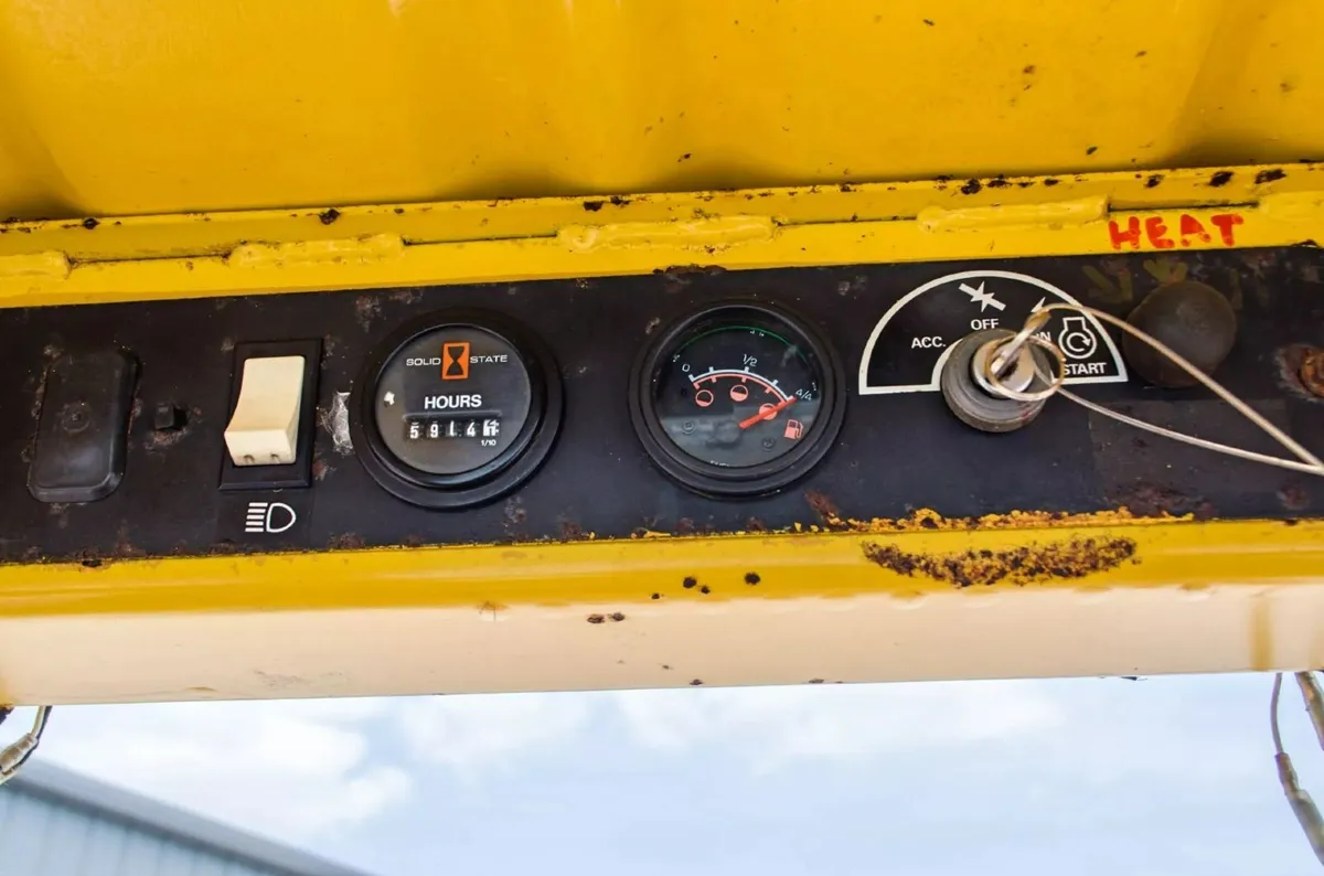 Ford L553 diesel skidsteer loader - Image 3