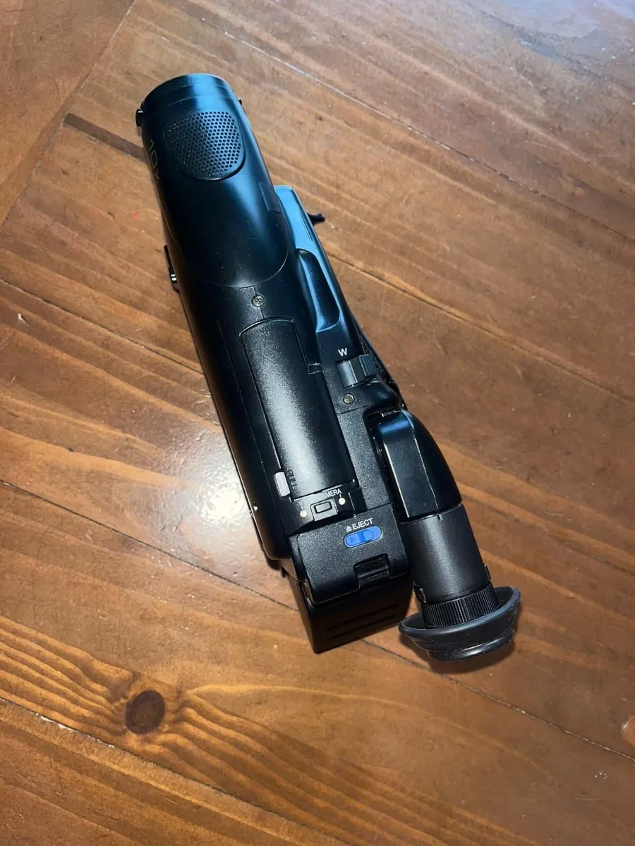 Vintage camcorder - Image 2