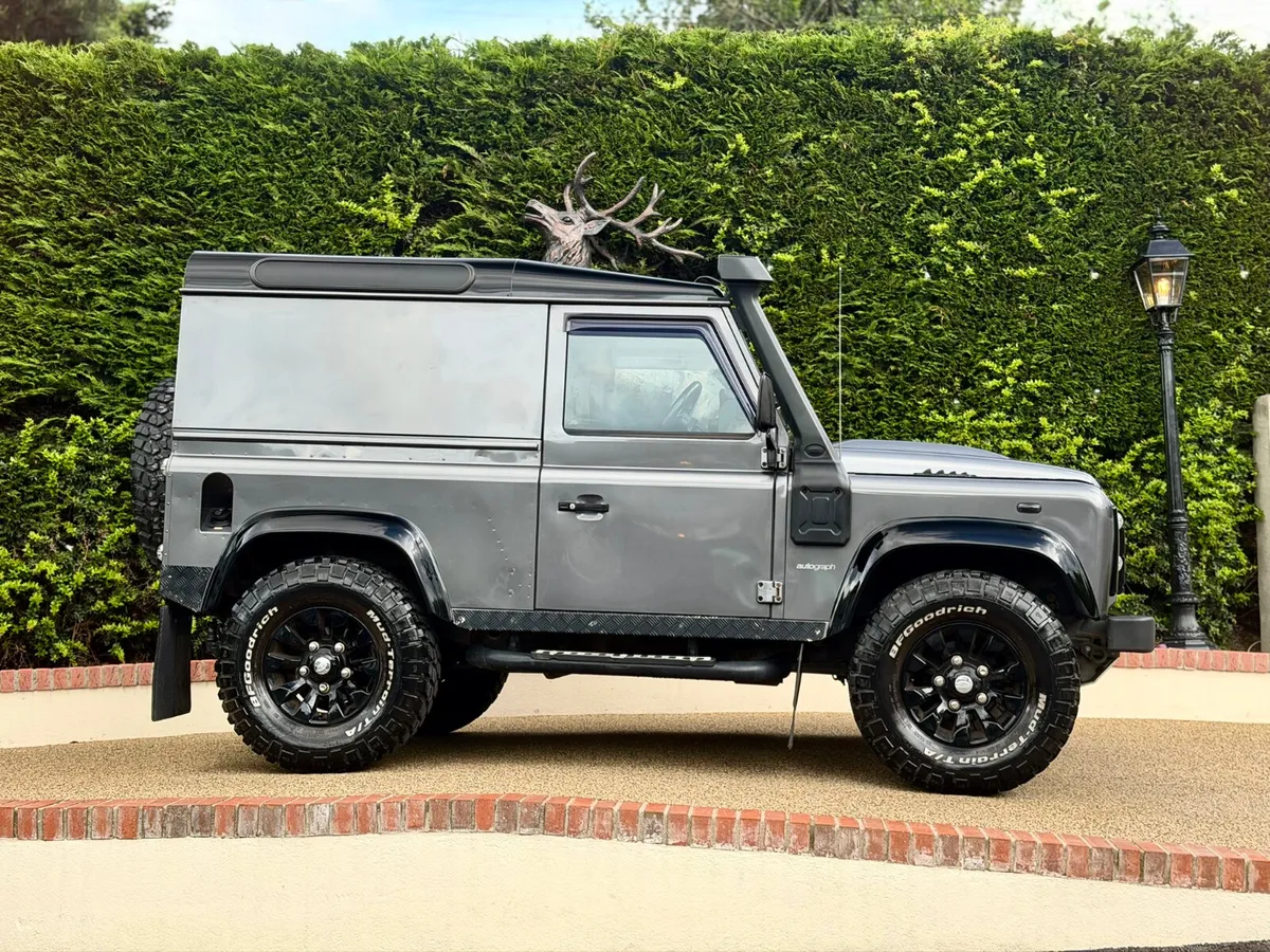 Land Rover Defender 90 low miles great spec - Image 3