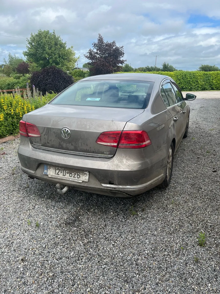 2012 Volkswagen Passat - Image 2