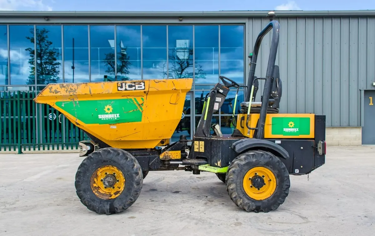JCB 3 tonne swivel skip dumper - Image 1