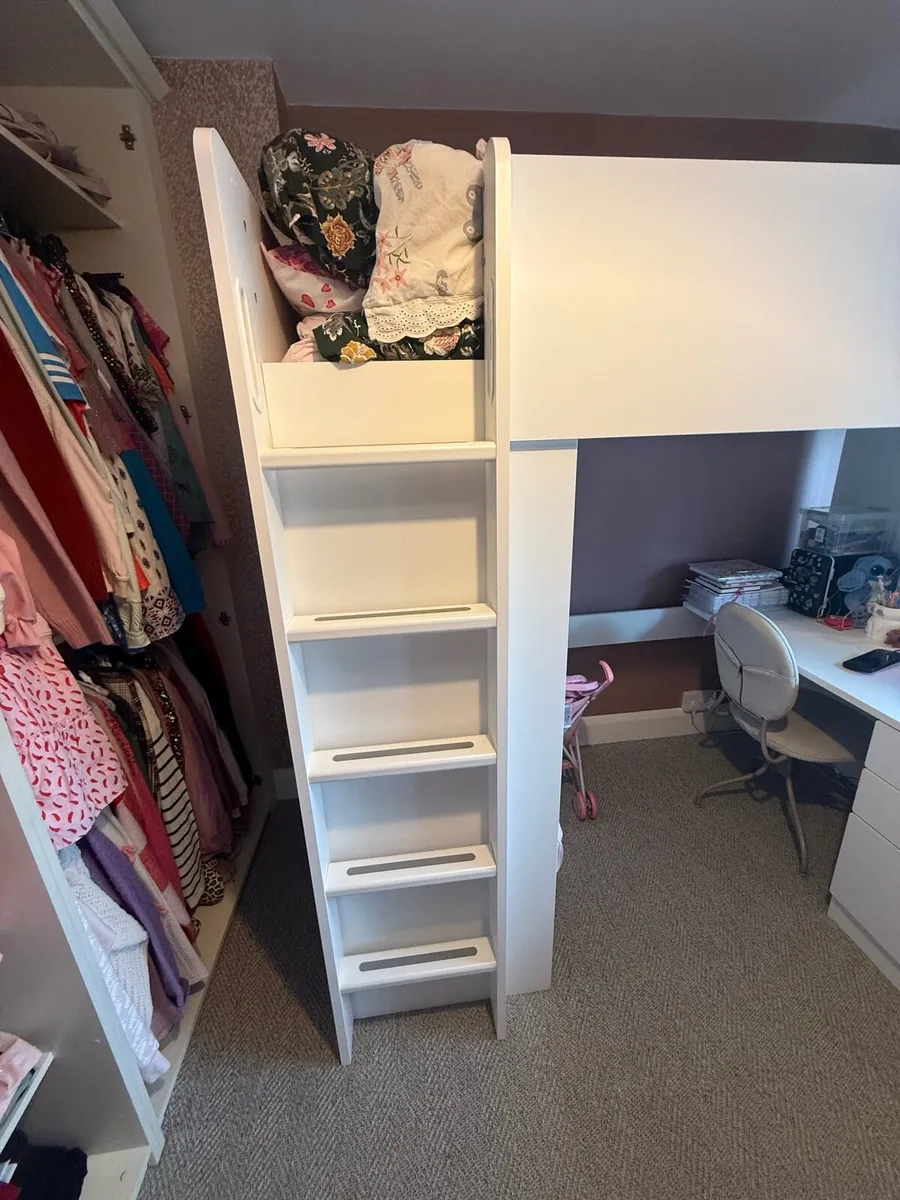 Bed - Image 1