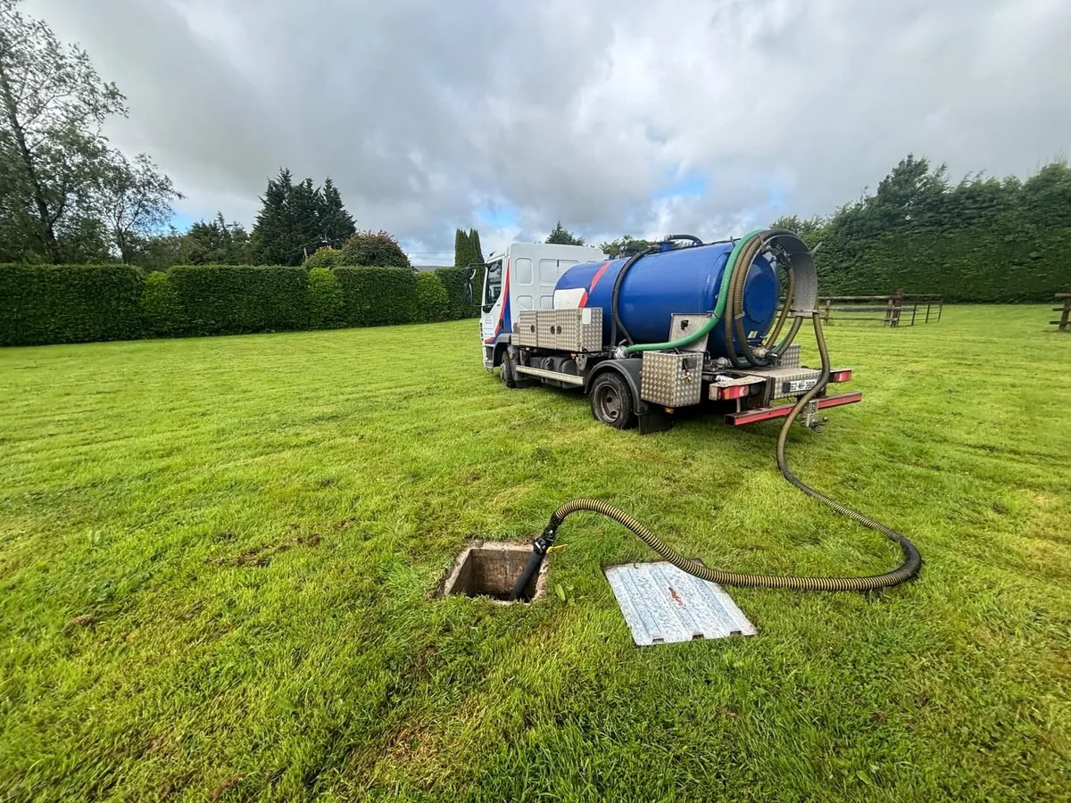 Portable toilet Hire / Welfare unit Services - Image 1