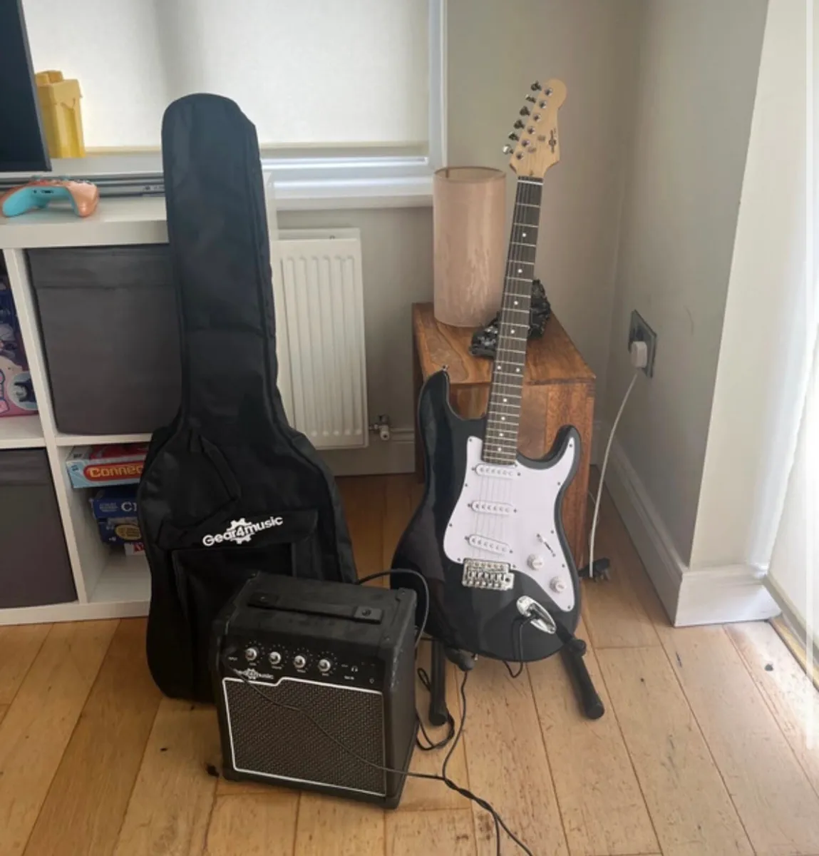 Guitar and amp bundle - Image 1