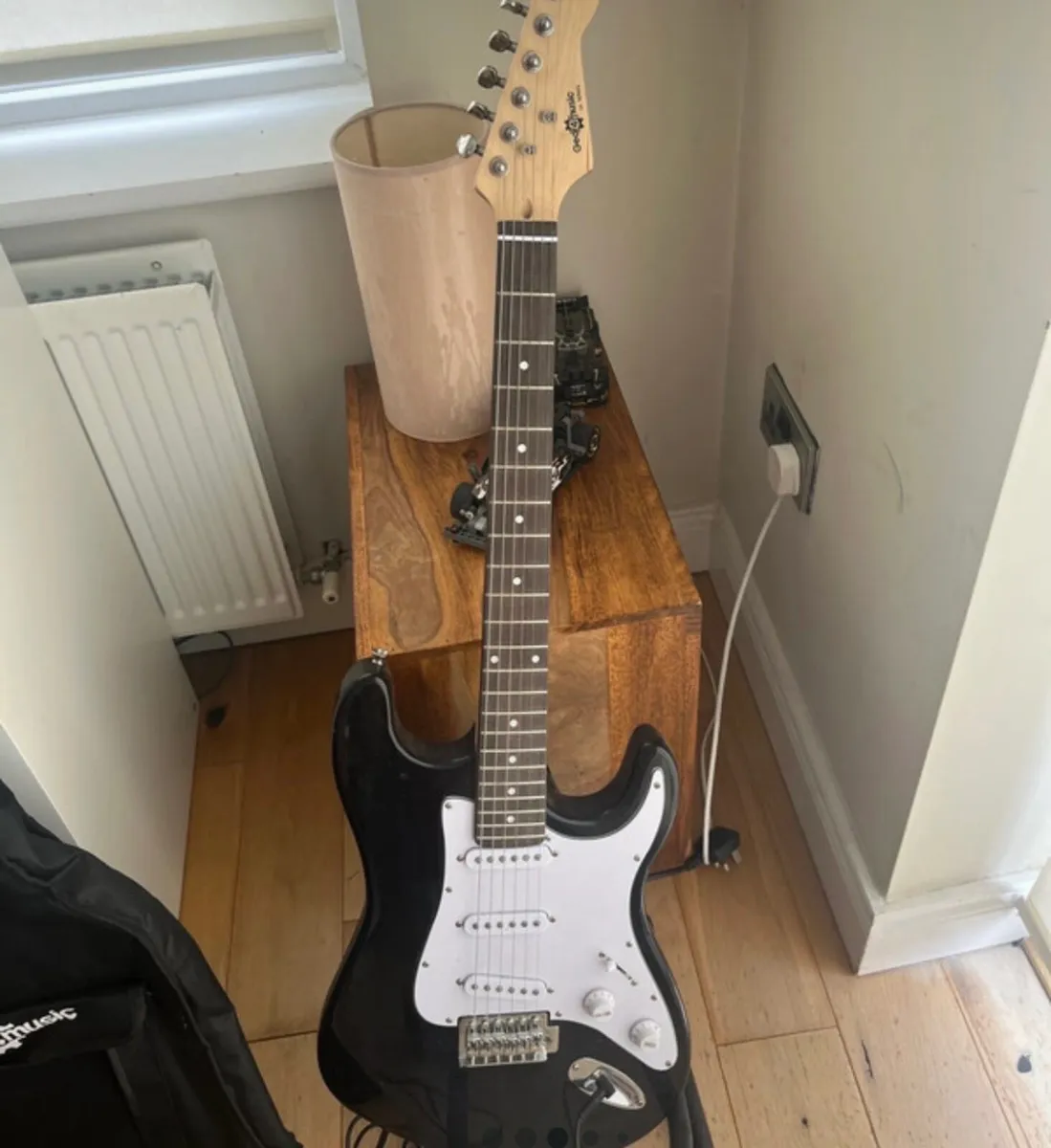 Guitar and amp bundle - Image 4