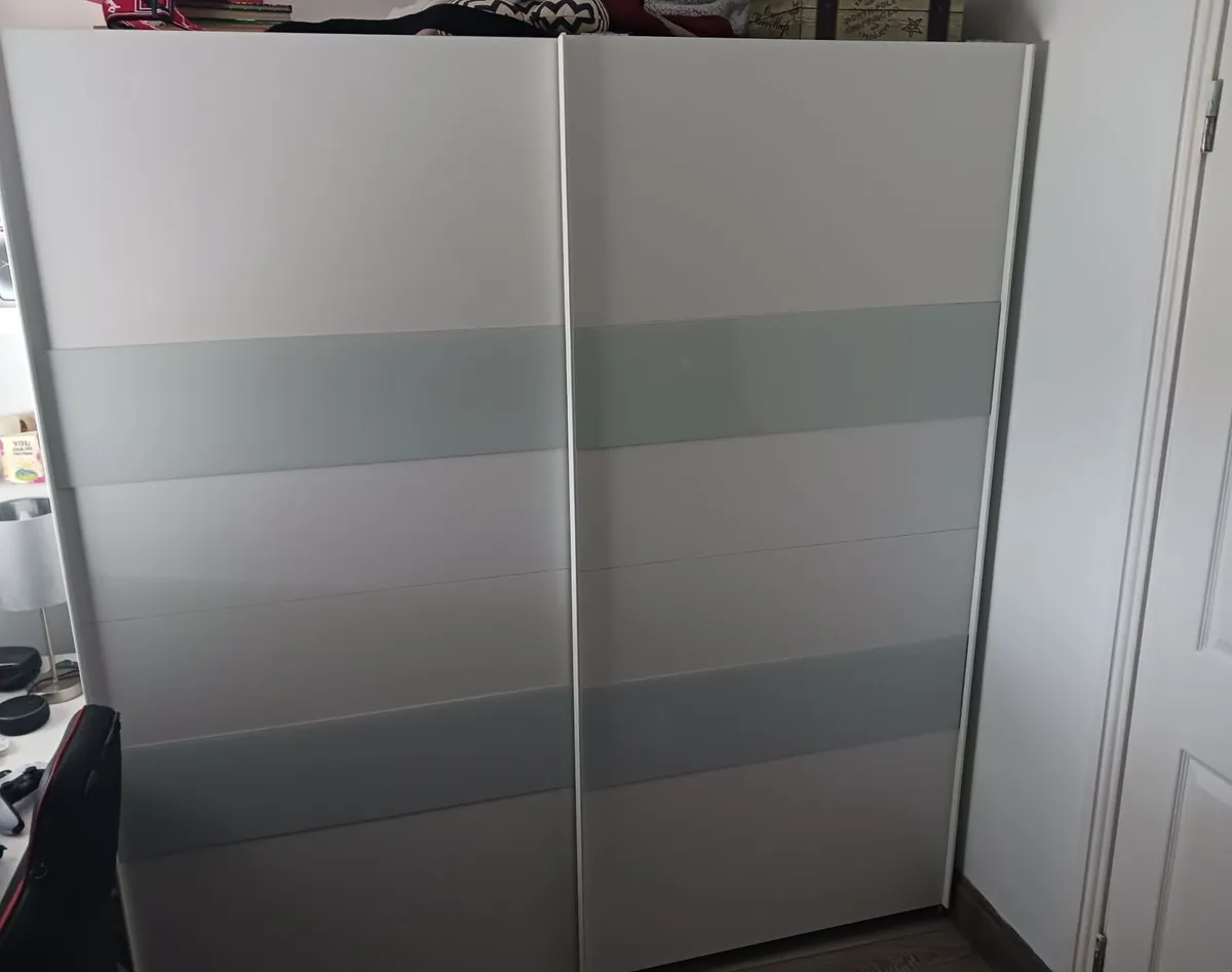 Sliding wardrobe - Image 1