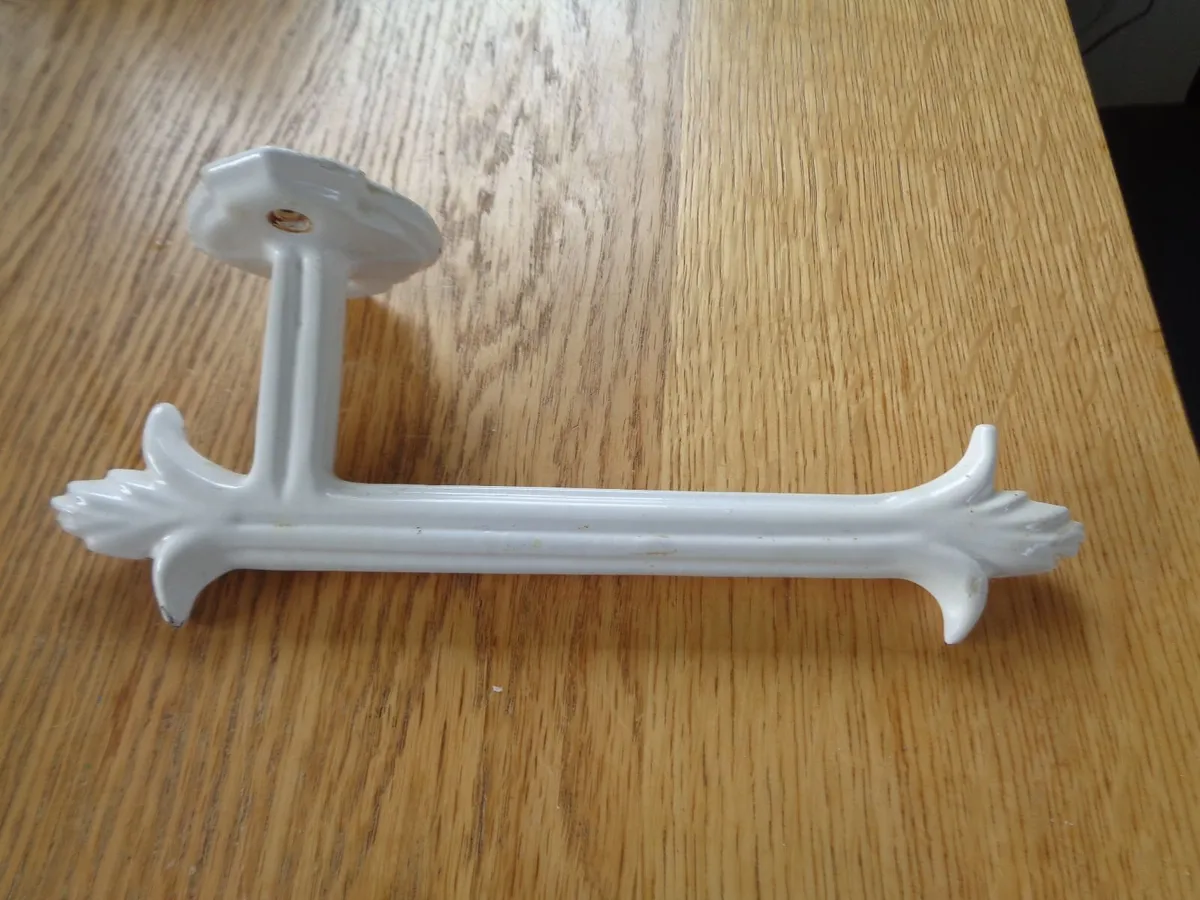 Stylish White Metal Wall Mounted ToiletRoll Holder - Image 4