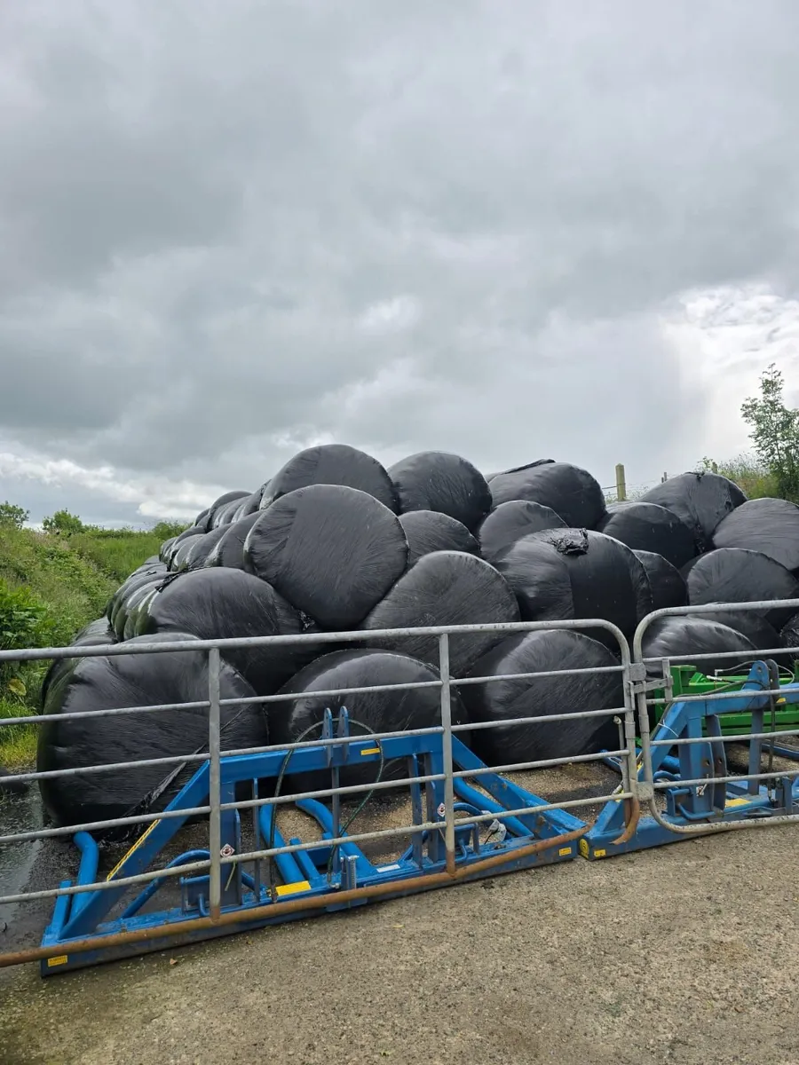 Round bale silage