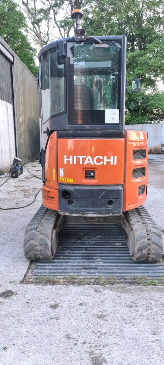 Hitachi Zx26U mini digger - Image 2