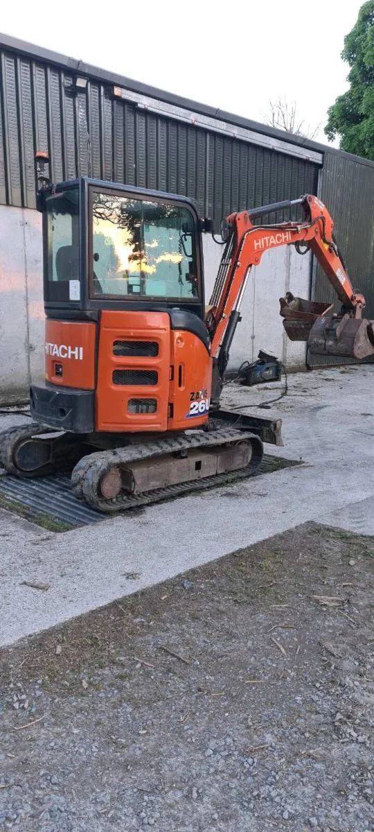 Hitachi Zx26U mini digger - Image 3