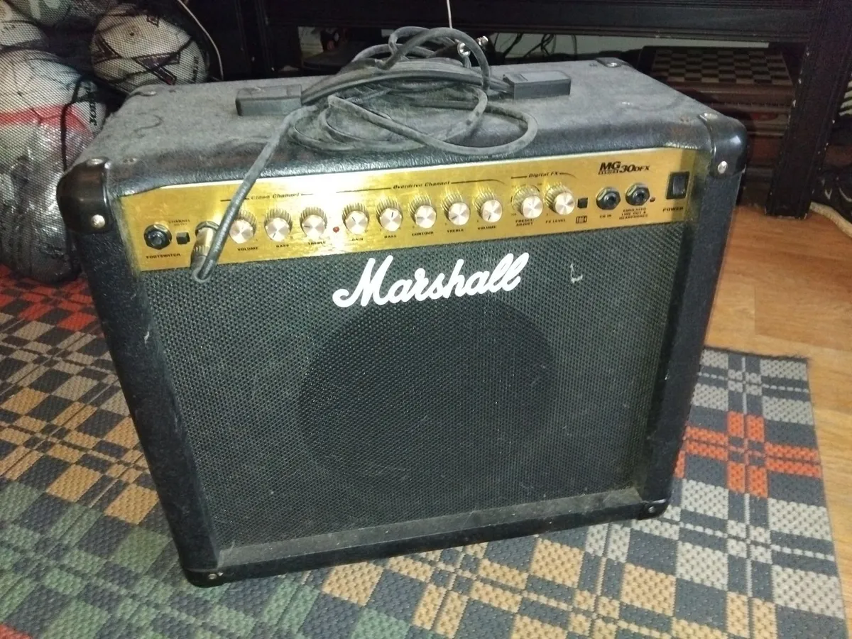 Electric Guitar and Amp - Image 4