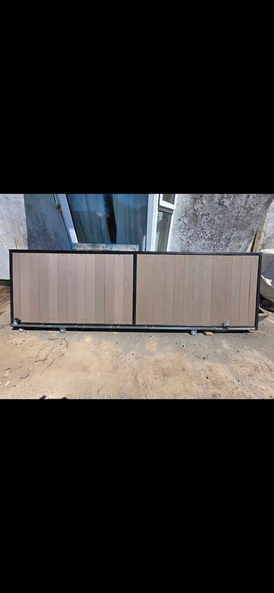 Electric sliding gate - Image 1