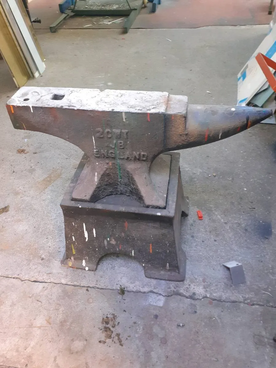 Anvil,  gas oven and furnace - Image 1