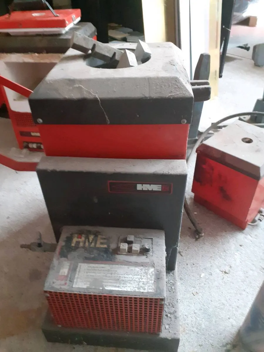Anvil,  gas oven and furnace - Image 3