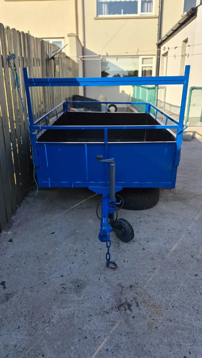 Trailer - Image 1