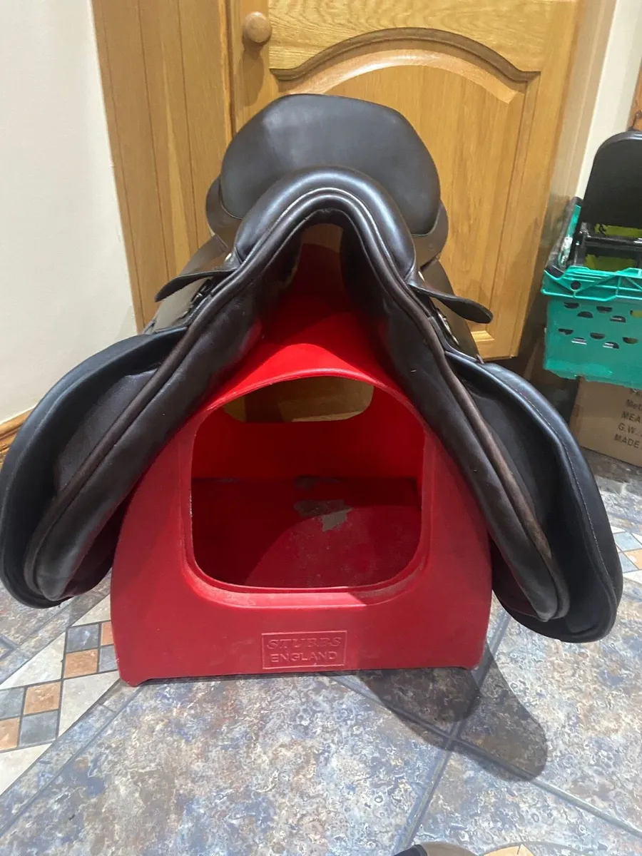 Berneys Grand Prix International Saddle 18.5 Inch - Image 1