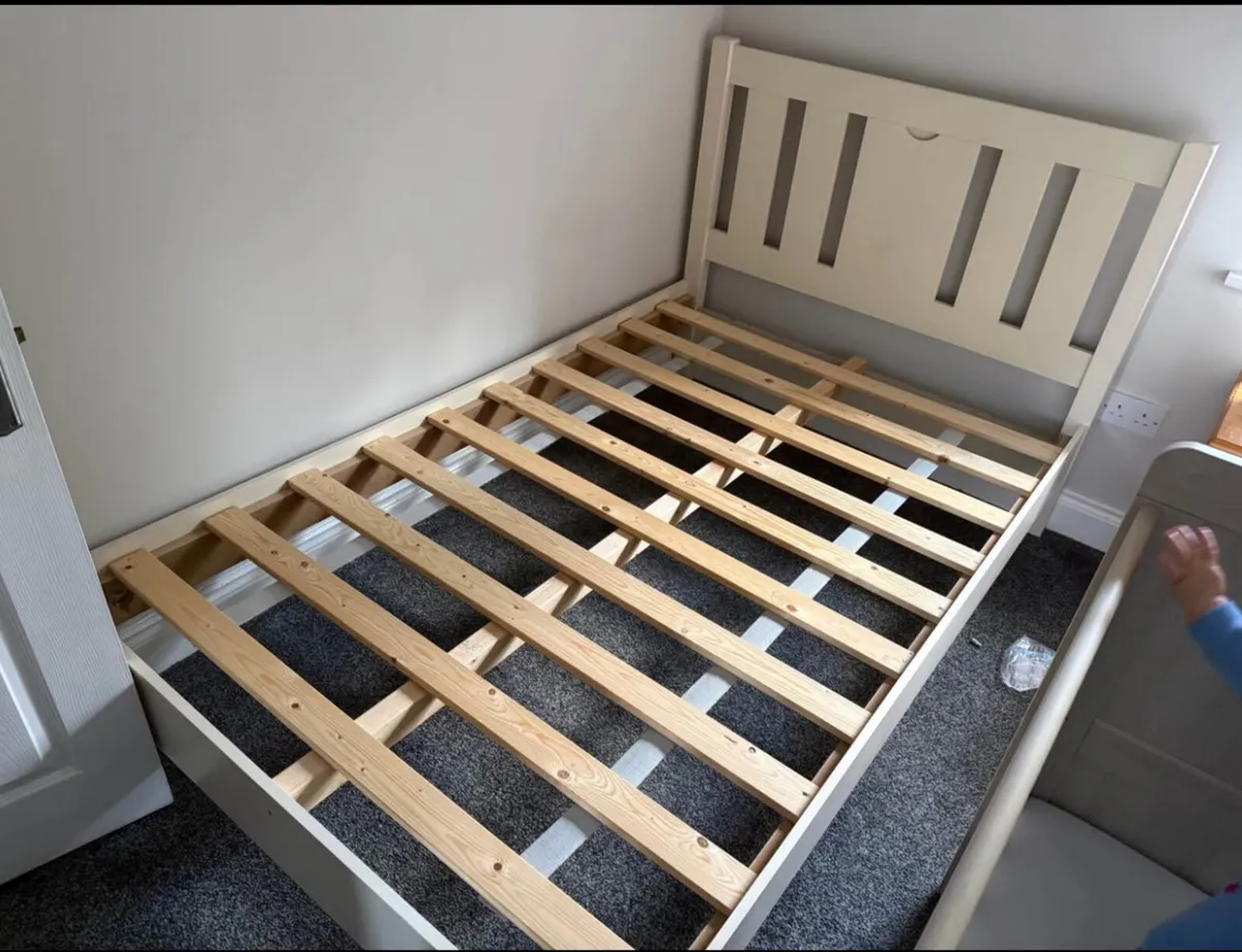 Stunning Modern White 4Ft Small Double Wooden Bed - Image 1