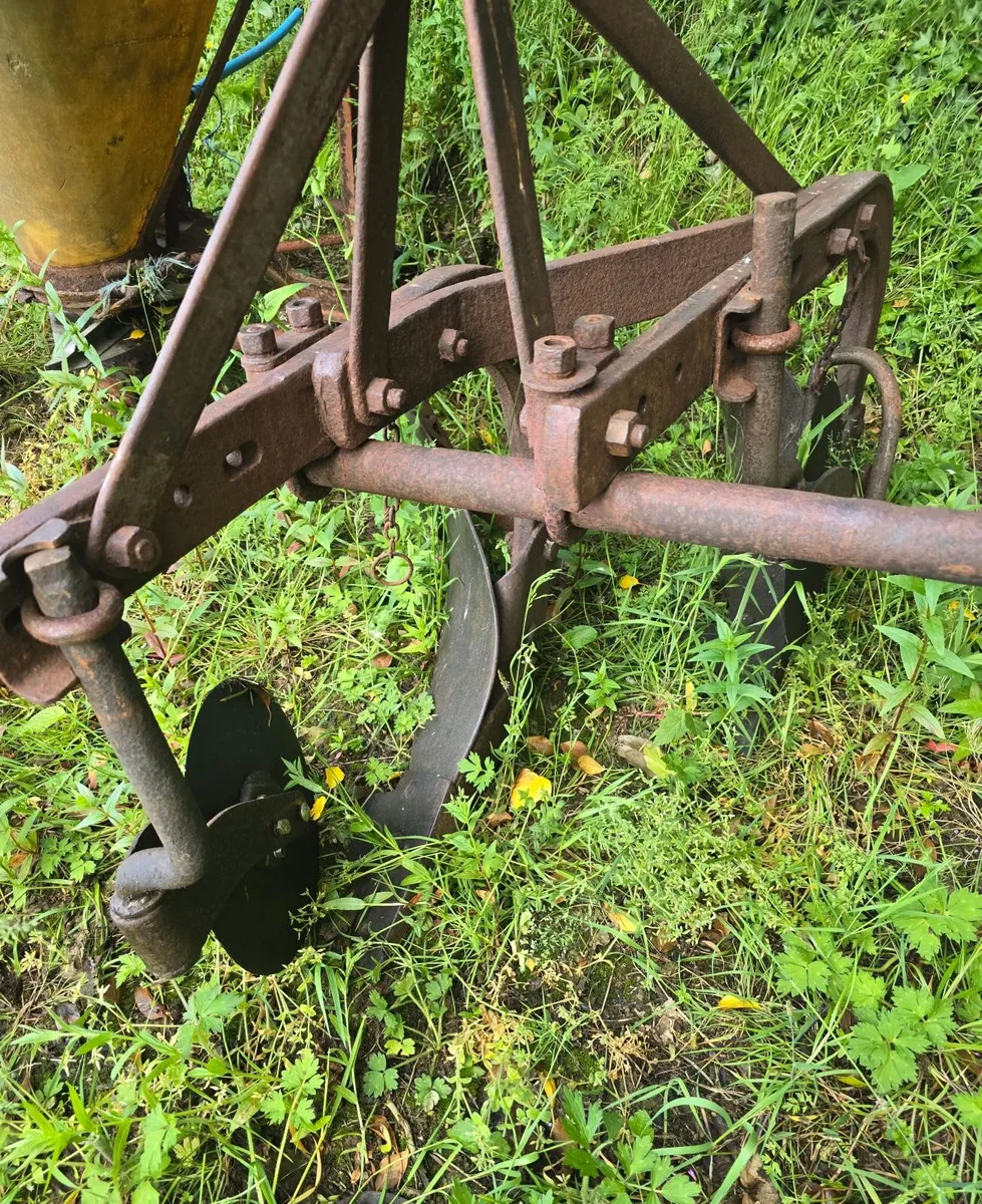 Ferguson 2 furrow plough - Image 1