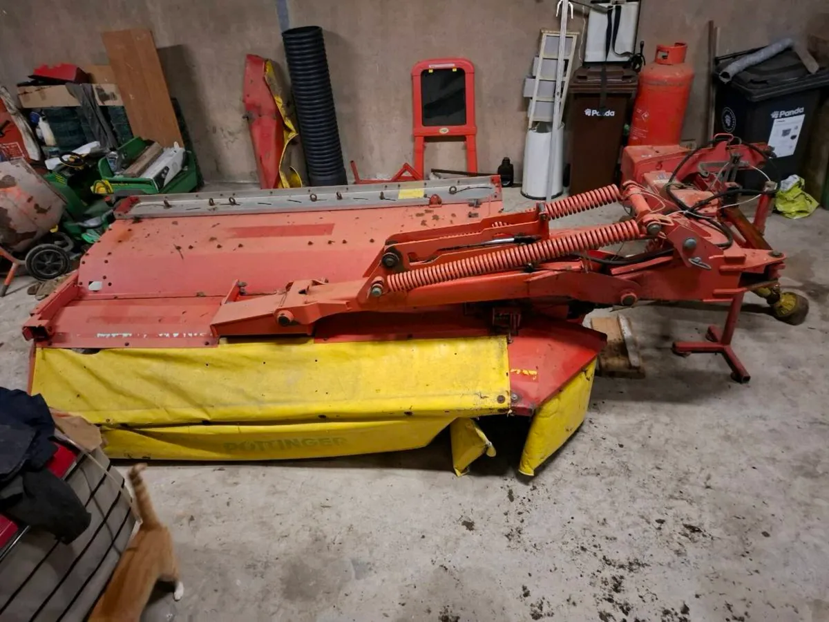 Pottinger Novacat 265h Mower - Image 1
