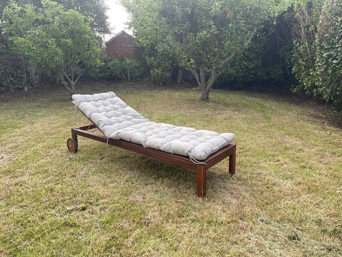 Wooden garden recliner - Image 1