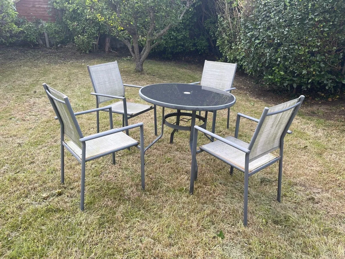 Garden table and chairs - Image 2
