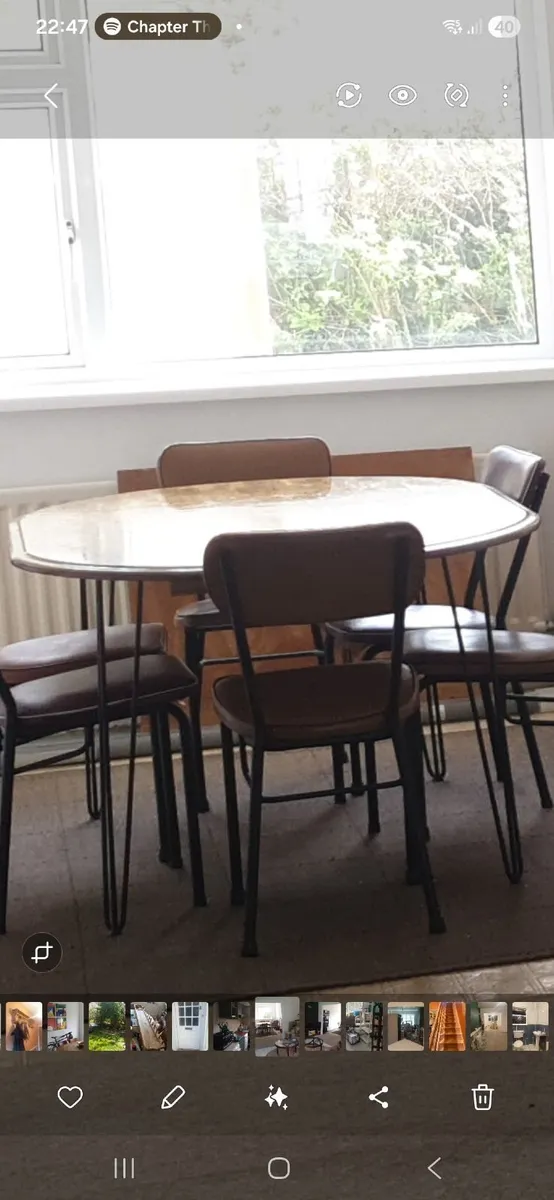 Dining table with hairpin legs - Image 1