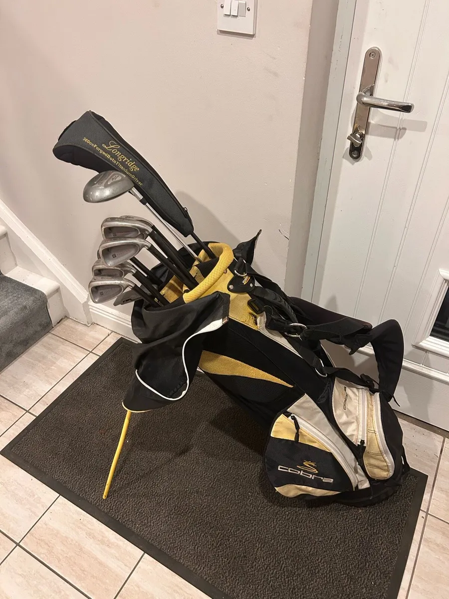 Golf clubs and bag - Image 1