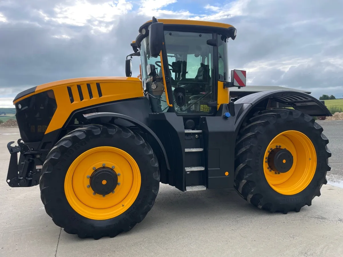 JCB FASTRAC 8330 Stage V - Image 4