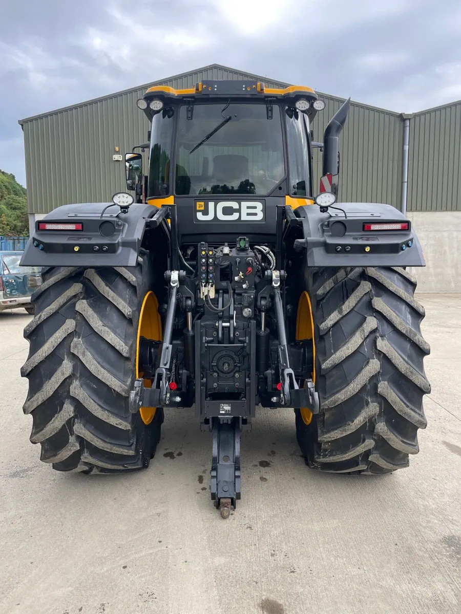 JCB FASTRAC 8330 Stage V - Image 2