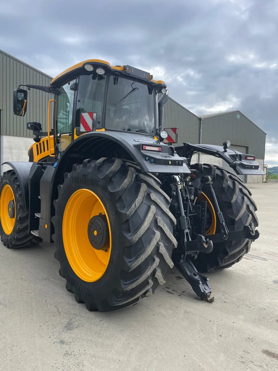 JCB FASTRAC 8330 Stage V - Image 3