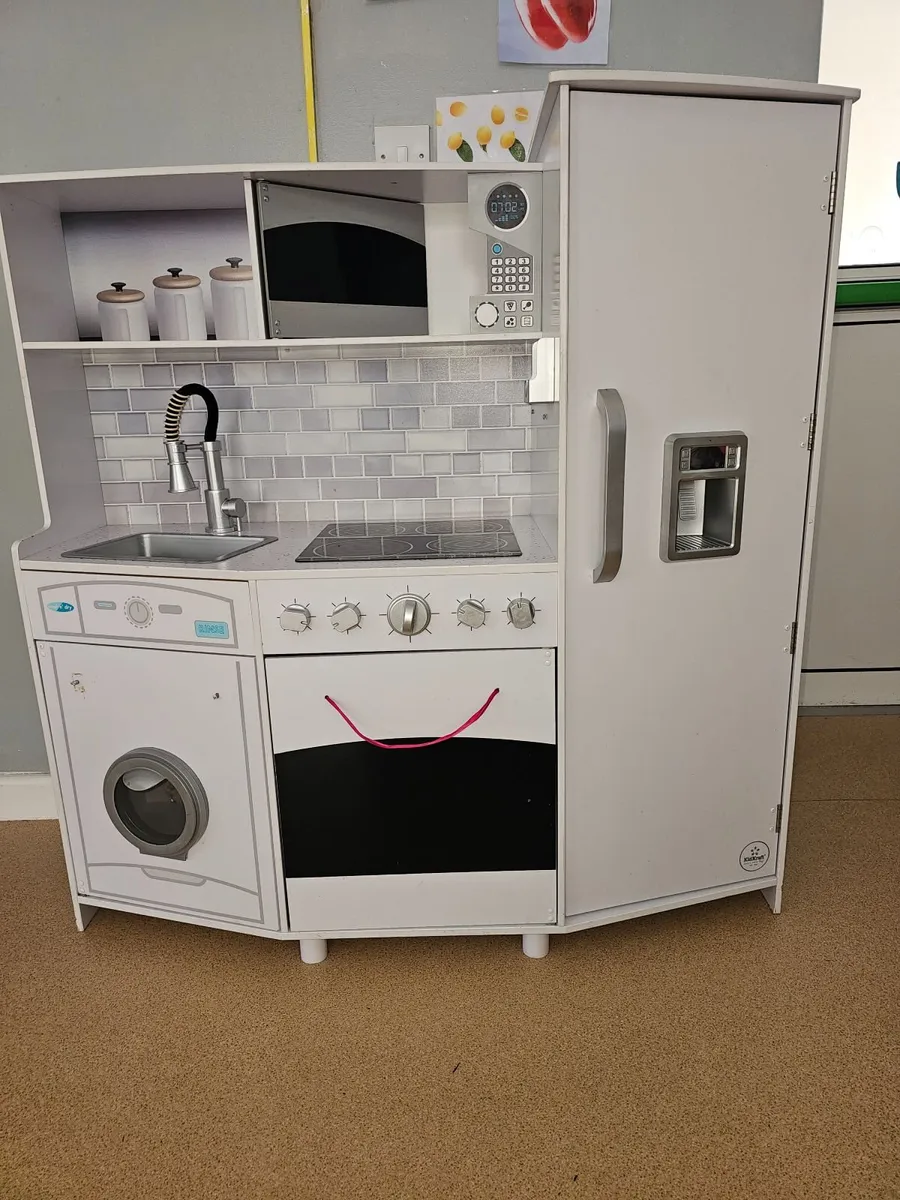 Child's kitchen & accessories - Image 3