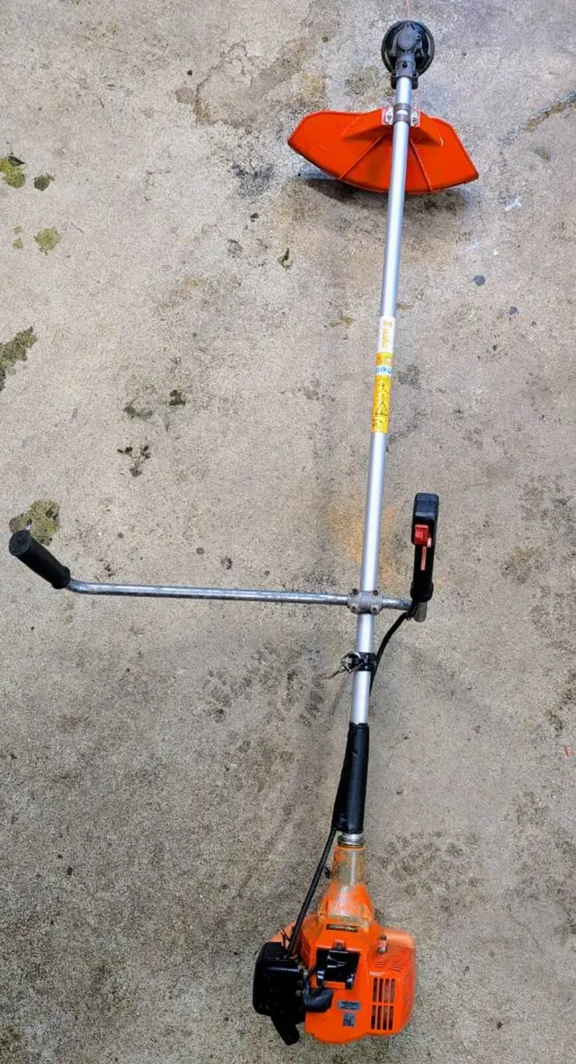 Tanaka TBC4200 professional brushcutter strimmer - Image 2
