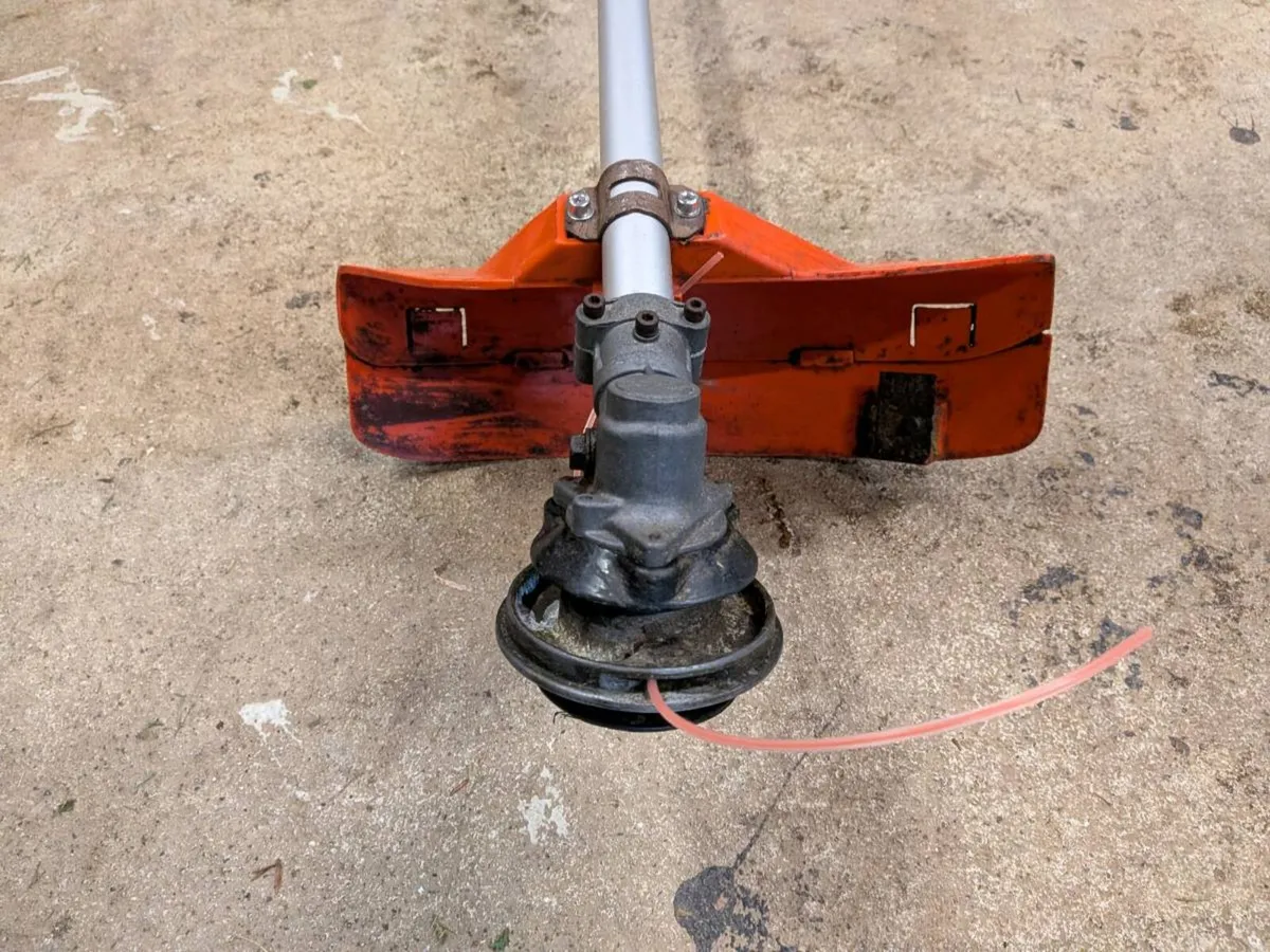 Tanaka TBC4200 professional brushcutter strimmer - Image 3